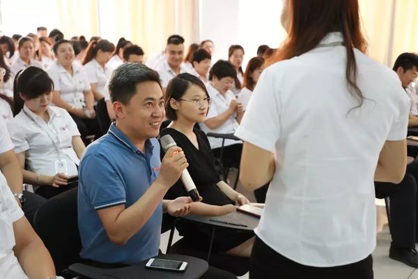 生日會(huì)現(xiàn)場訪談互動(dòng) 生日會(huì)現(xiàn)場訪談互動(dòng)